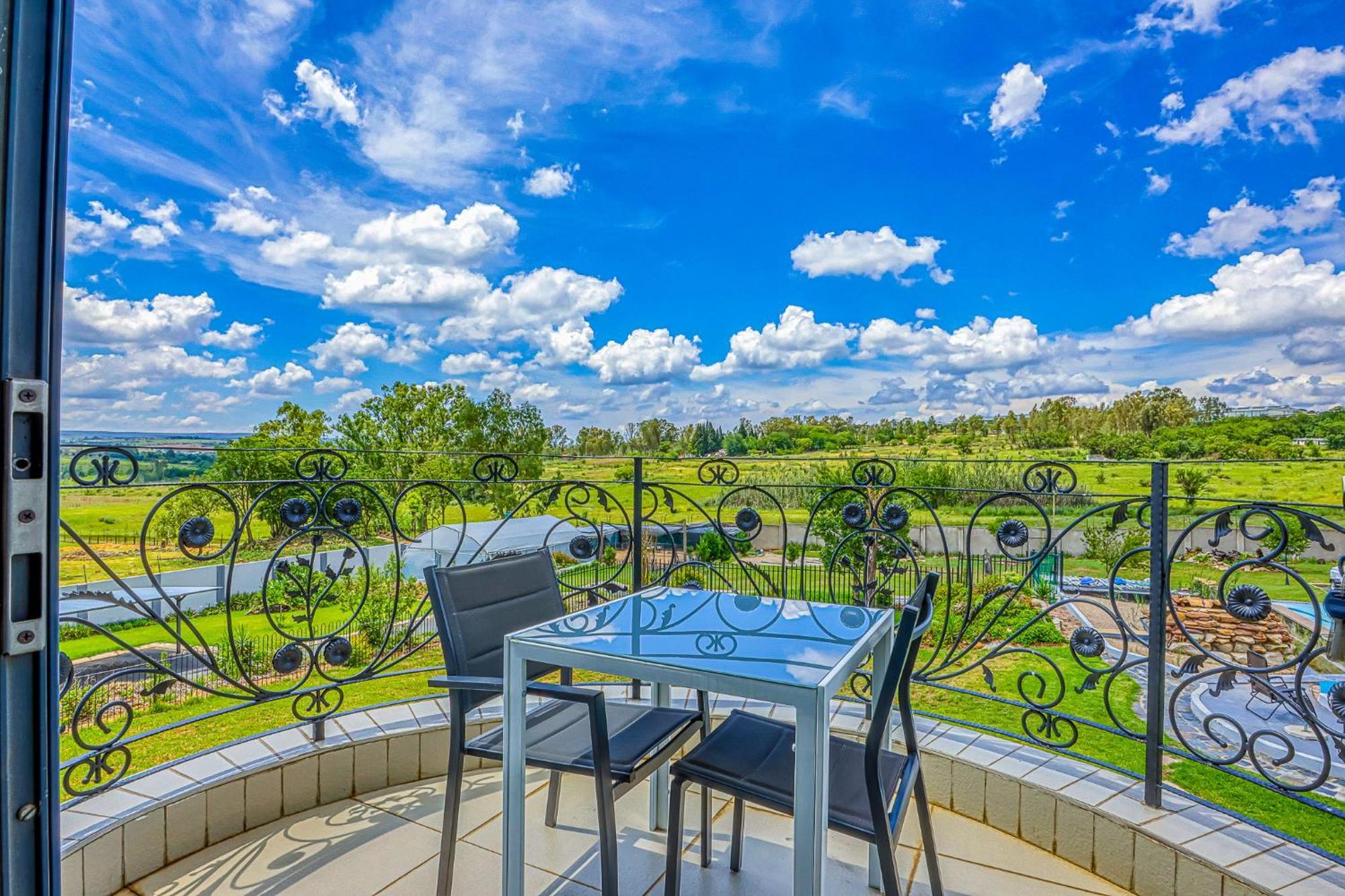 Tasha Luxury Suites, Lanseria Casa de hóspedes *