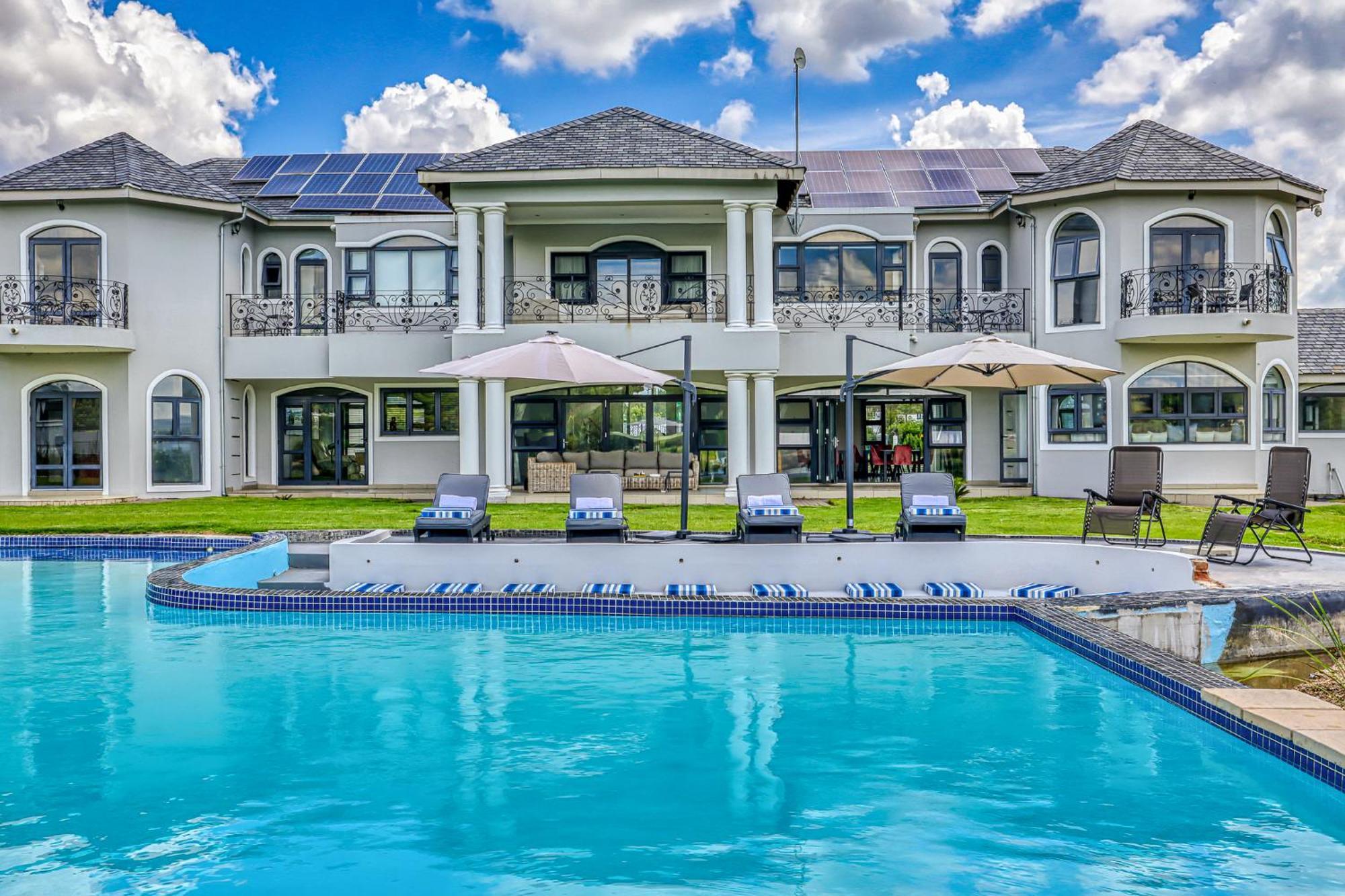 Tasha Luxury Suites, Lanseria Casa de hóspedes *
